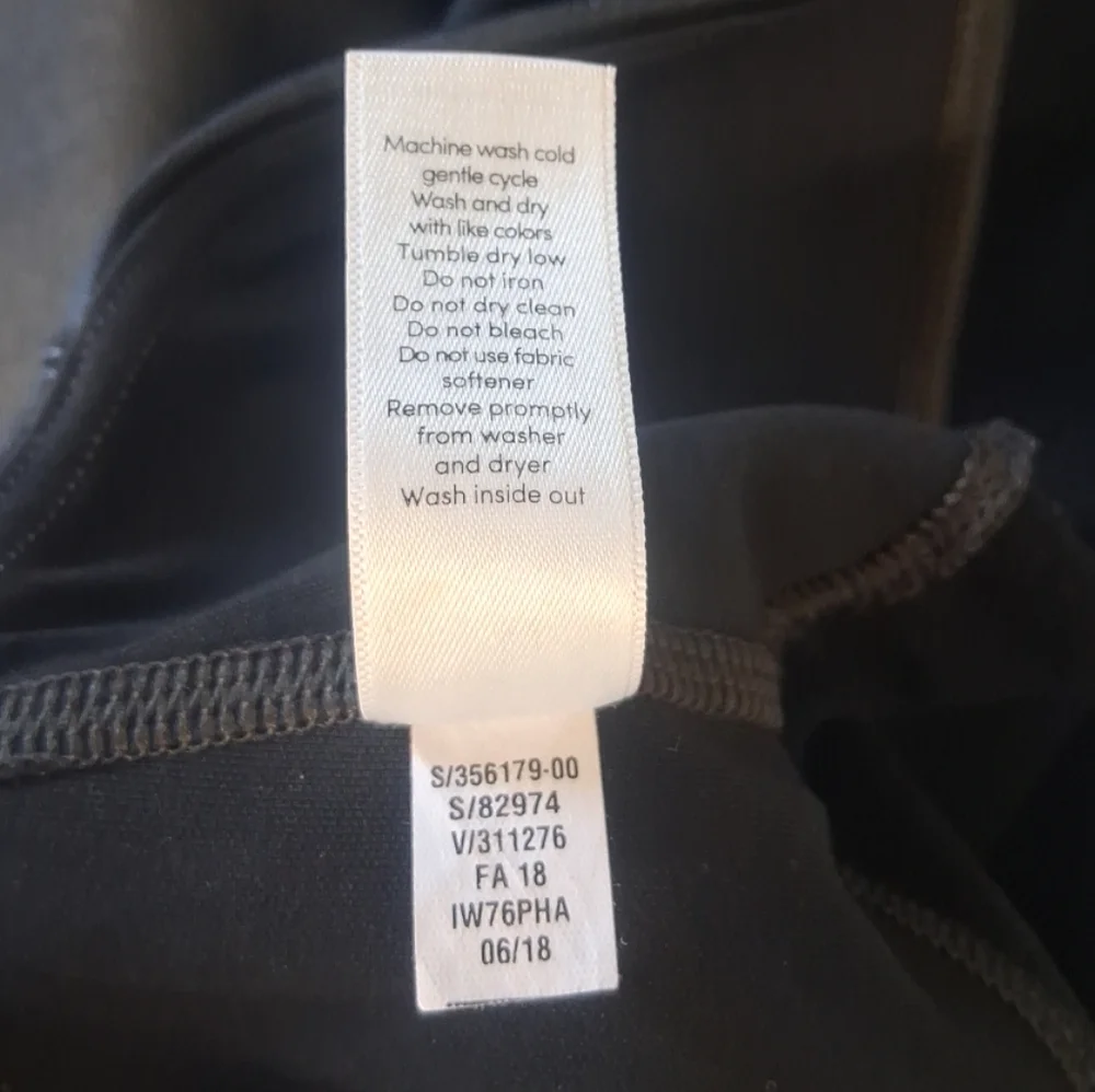 ATHLETA Black Faux Leather Pull On Chic Pants  Leggings Sz Large